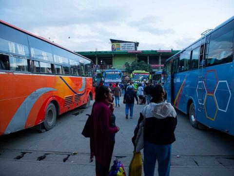 नयाँबसपार्कमा यात्रुको झोला तानेर दुःख दिने ४६ जना पक्राउ