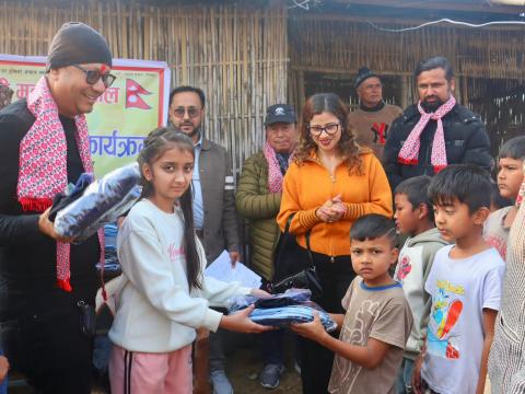 चिसोबाट जोगाउन सहयोगी मनहरू नेपालको पहल, ३१ बालबालिकालाई न्यानो कपडा