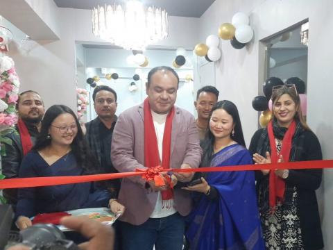 वैदेशिक अनुभवलाई स्वदेशमै सदुपयोग गर्दै निशाको उद्यमशील कदम बिर्तामोडमा ‘ईलिका ब्युटी लाउञ्ज एण्ड ट्रेनिङ सेन्टर’ सञ्चालनमा