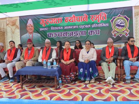 बिर्तामोडमा ‘गुरुभक्त न्यौपाने स्मृति’ अन्तरविद्यालय फुटबल प्रतियोगिता सुरु