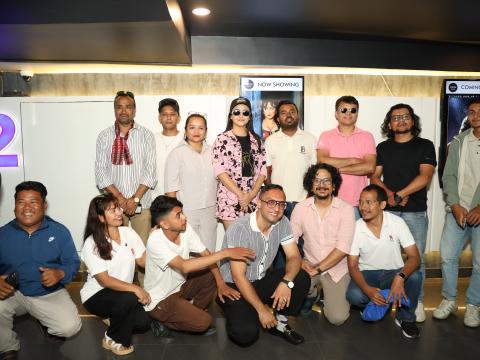 ‘लालीबजार’ फिल्मको टिम झापामा: बादी समुदायको कथामा दर्शक भावुक, हलमै पुगेर लिए प्रतिक्रिया