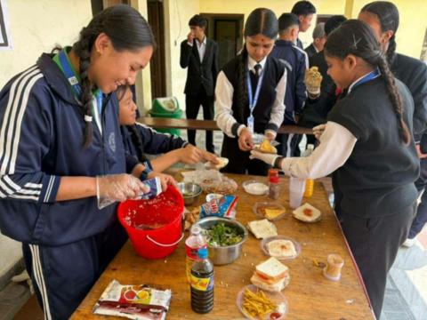 फिक्कल माध्यमिक विद्यालयमा उद्यमशीलता प्रदर्शनी सम्पन्न, विद्यार्थीले सिकाइसँगै व्यवसायिक सीप प्रदर्शन