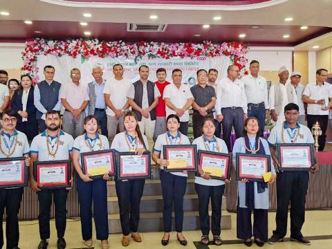 हाम्रो नेपाल सहकारीको १४ औं वार्षिकोत्सव: १० वर्ष सेवा पूरा गरेका ८ कर्मचारीलाई दीर्घसेवा सम्मान