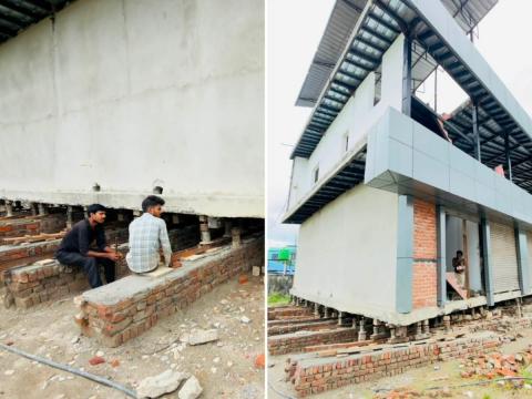 झापामा ज्याक लिफ्टिङको माध्यमबाट सारिँदैछ दुई तले घर