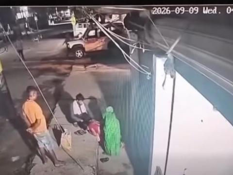 अस्पताल अगाडि सडकपेटीमै बच्चा जन्माउन बाध्य