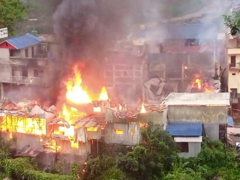 ताप्लेजुङकाे दोभान बजारमा भीषण आगलागी, करिब १० घर जले