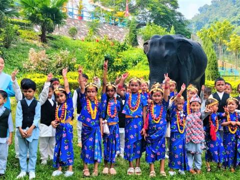  बालमनमा संस्कारको बीजारोपण गर्दै लिङ्कन मन्टेश्वरीको दशैं सांस्कृतिक कार्यक्रम